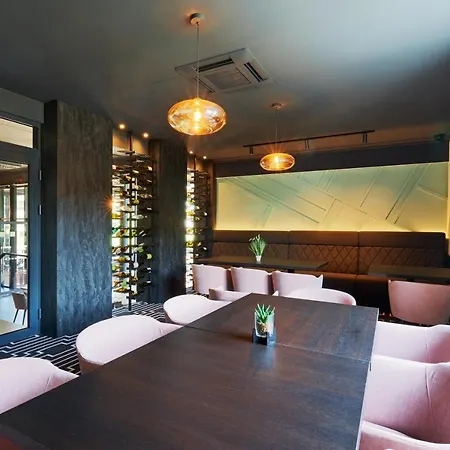 & Restaurant Barca 3* 科希策